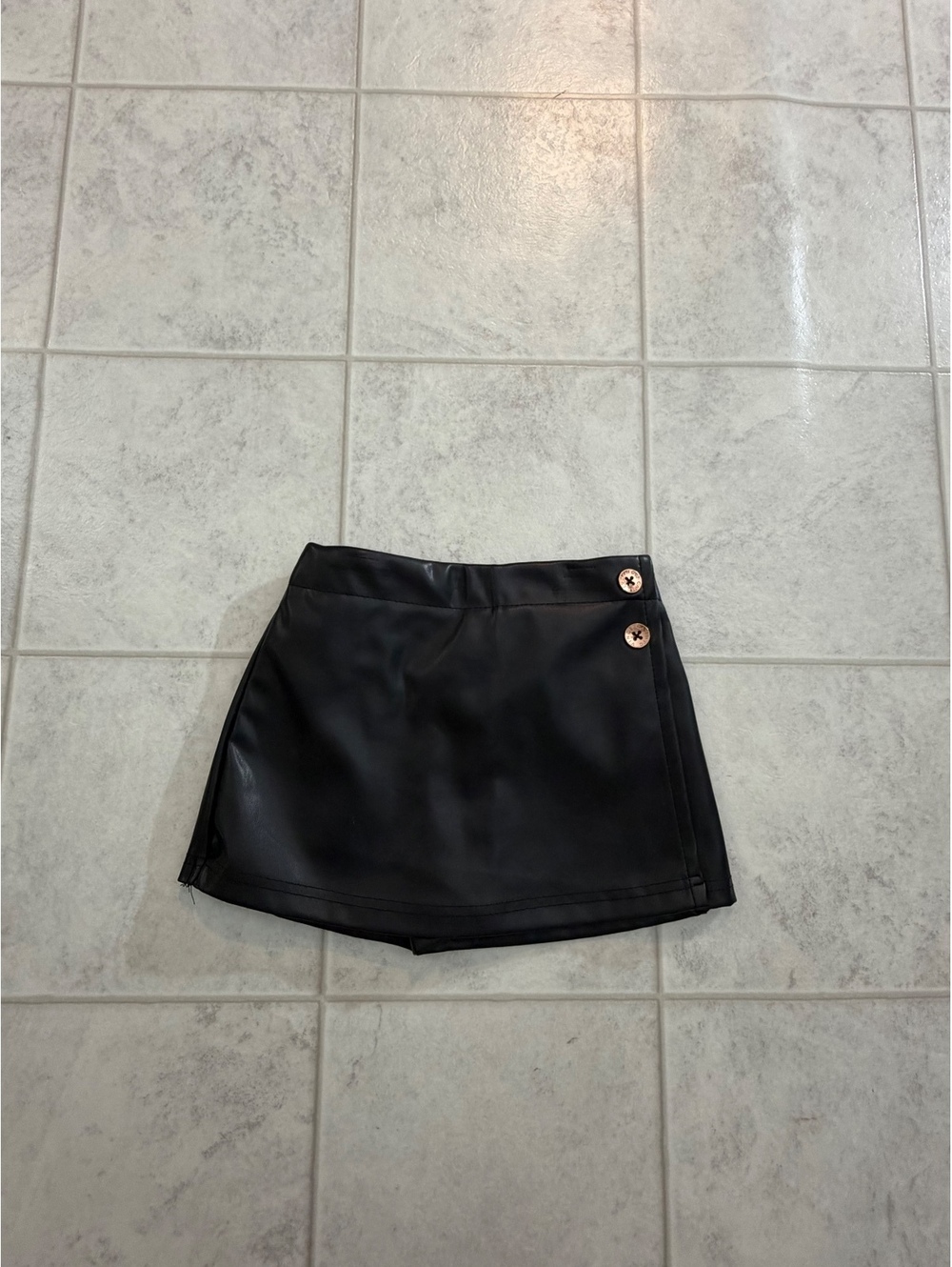Vince Camuto black skort size 4